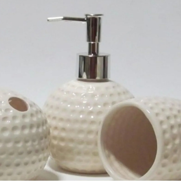 New 4 Piece Elegant Bath Accessory Set Golf Ball Textured Silver - Picture 2 of 3